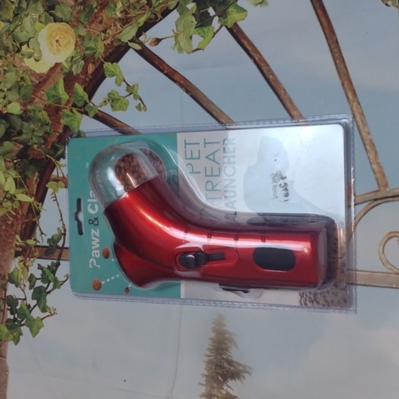 Pawz Pet Treat Launcher - New with Tags (NWT) - Picture 1 of 3